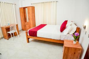 Una cama o camas en una habitación de Nest Mountain Munnar