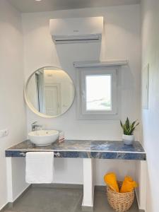 Um banheiro em Sea Wind Villas and Suites