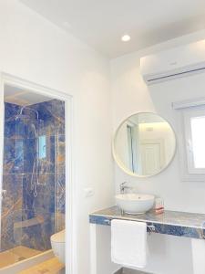 Um banheiro em Sea Wind Villas and Suites