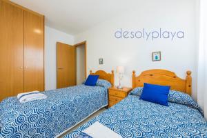 two beds sitting next to each other in a bedroom at desolyplaya Colomeras 3T in Oropesa del Mar +13 photos