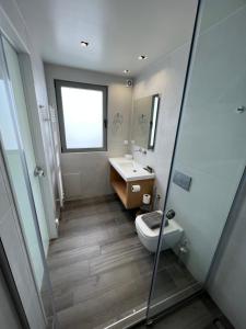 A bathroom at Majestic Acropolis-Lycabettus