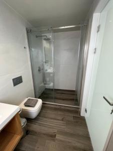 A bathroom at Majestic Acropolis-Lycabettus