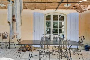 Φωτογραφία από το άλμπουμ του La Bastide des Jourdans - Piscine et climatisation σε La Bastide-des-Jourdans