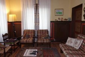 a living room with two chairs and a couch at Villa Molteni, Ville di Fiemme, Varena in Varena +34 photos