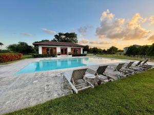 Bazén v ubytování Luxury apartment on the Golf course - Punta Cana nebo v jeho okolí