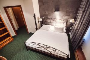 Voodi või voodid majutusasutuse Šumava Inn toas