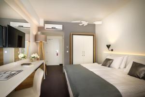 Ein Bett oder Betten in einem Zimmer der Unterkunft Remisens Hotel Albatros-All inclusive