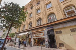 Budynek, w którym mieści się apartament