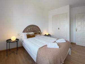 Postel nebo postele na pokoji v ubytování Hauzify I Apartament Can Reig + 10 fotografií