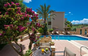 Bazén v ubytování Mistral Hotel - For Solo Travelers nebo v jeho okolí