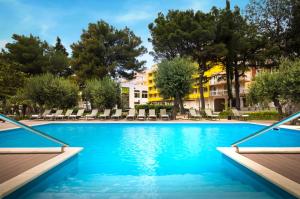Der Swimmingpool an oder in der Nähe von Remisens Hotel Epidaurus-All inclusive