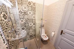 Central Luxury 1 tesisinde bir banyo