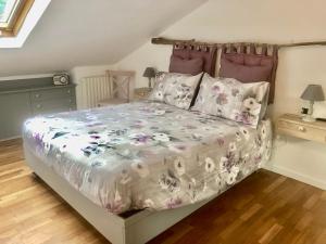 A bed or beds in a room at La Mansarda di San Lorenzo