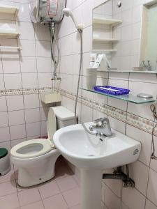 Een badkamer bij 77窩House