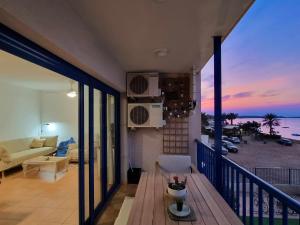 a living room with a balcony with a view of the ocean at ShoreHouse Apartamento Primera linea Playa Honda in Playa Honda
