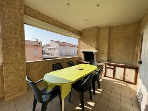 Balkón alebo terasa v ubytovaní T4 Centre-Ville, 8 Pers, Terrasse, Parking, à 200m Plage/Commerces - FR-1-701-49