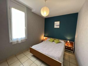 Posteľ alebo postele v izbe v ubytovaní T4 Centre-Ville, 8 Pers, Terrasse, Parking, à 200m Plage/Commerces - FR-1-701-49