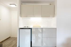 Afbeelding uit fotogalerij van Spacious sea view apart at 50m from the beach in Bandol