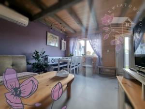 a living room with a butterfly painted on the wall at Kwiatowe Domki in Rogowo