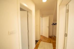 诺维萨德Spacious, central and luxury flat with great view!的相册照片