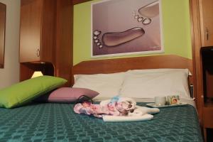 Postel nebo postele na pokoji v ubytování Hotel Villa Truentum