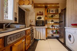 Kuchnia lub aneks kuchenny w obiekcie Villa Les Clémentines