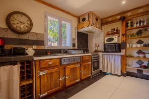 Kuchnia lub aneks kuchenny w obiekcie Villa Les Clémentines