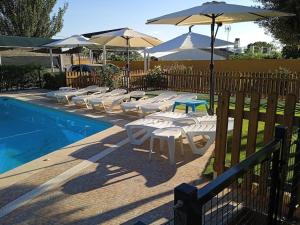 Gallery image of Habitaciones en planta superior independiente con piscina - barbacoa in El Batán