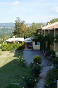 Afbeelding uit fotogalerij van Hotel Les Cavalets in Bauduen