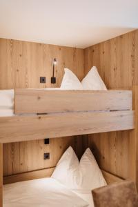 a bedroom with two bunk beds with white pillows at Appartement Steinerhof in Werfenweng