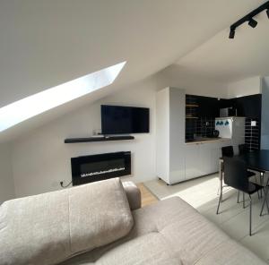 A kitchen or kitchenette at Sunrise 2 Apartment