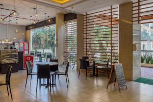 Restaurace v ubytování Loft moderno Granja Brasil Coração de Itaipava