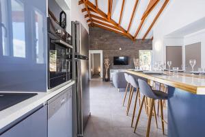 Köök või kööginurk majutusasutuses villa de prestige Anse ka'nel