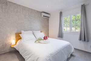 Postel nebo postele na pokoji v ubytování villa de prestige Anse ka'nel