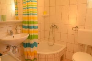 Koupelna v ubytování Apartments Lumini