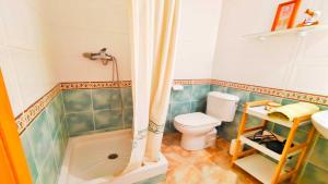 Kúpeľňa v ubytovaní VACAY Villa Mateua, a paso de playa, en Costa Brava, L'Escala!