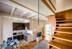 A kitchen or kitchenette at Napoleone's Nest - Elegant and Central
