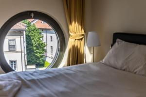 A bed or beds in a room at Napoleone's Nest - Elegant and Central