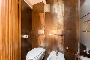 A bathroom at Napoleone's Nest - Elegant and Central
