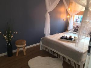 Łóżko lub łóżka w pokoju w obiekcie Apartament Marine Holiday Elbląg - winda -Parking w HALI GARAŻOWEJ -GRATIS -Business stays