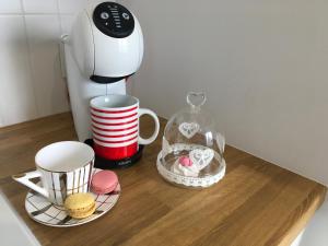 Zestaw do parzenia kawy i herbaty w obiekcie Apartament Marine Holiday Elbląg - winda -Parking w HALI GARAŻOWEJ -GRATIS -Business stays