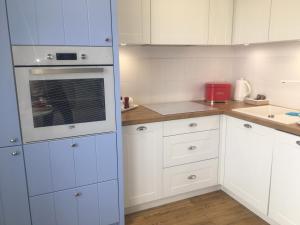 Kuchnia lub aneks kuchenny w obiekcie Apartament Marine Holiday Elbląg - winda -Parking w HALI GARAŻOWEJ -GRATIS -Business stays