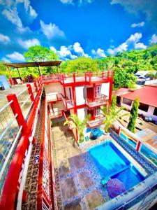 an aerial view of a house with a swimming pool at Hotel Aruma in El Remate