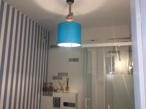 Łazienka w obiekcie Apartament Marine Holiday Elbląg - winda -Parking w HALI GARAŻOWEJ -GRATIS -Business stays
