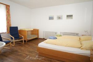 Tempat tidur dalam kamar di Haus-Koenigsduene-I-3
