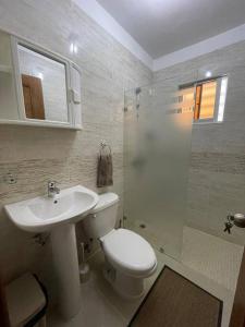 Koupelna v ubytování Three bedroom, two bath flat in San Isidro, Santo Domingo Este