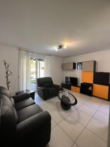 Posezení v ubytování Appartamento vacanze Sanzen - Como Cernobbio Lugano + 17 fotografií