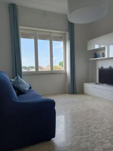 A seating area at MARE CALMO appartamento con parcheggio