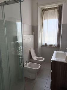 A bathroom at MARE CALMO appartamento con parcheggio