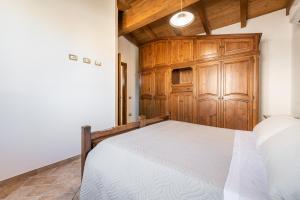 A bed or beds in a room at Girasole
